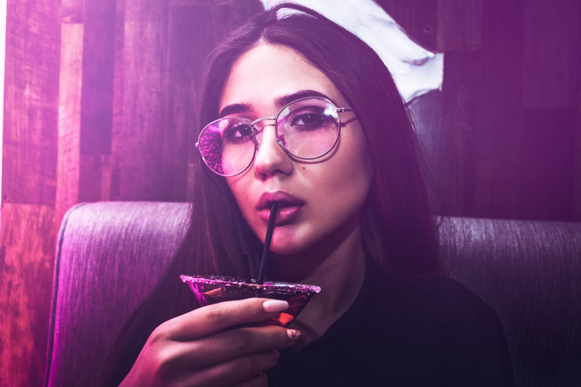 can you still chat up women in bars?